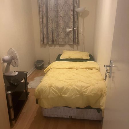 Double Alpha Apartment London Bagian luar foto